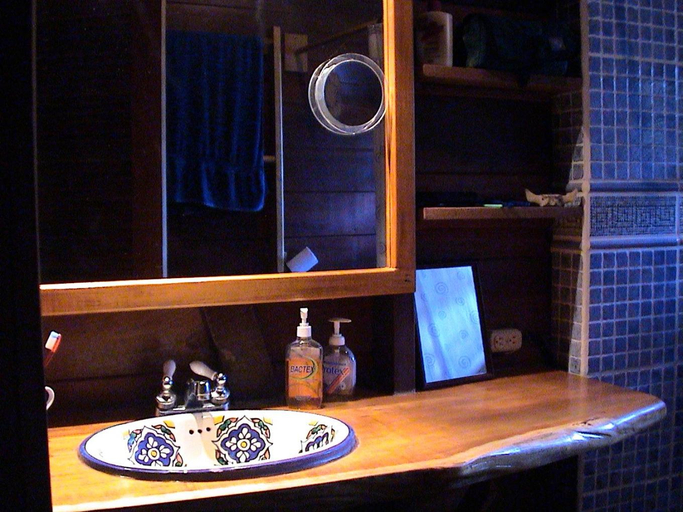 Bathroom, La Ceiba Reserva Natural, Talamanca