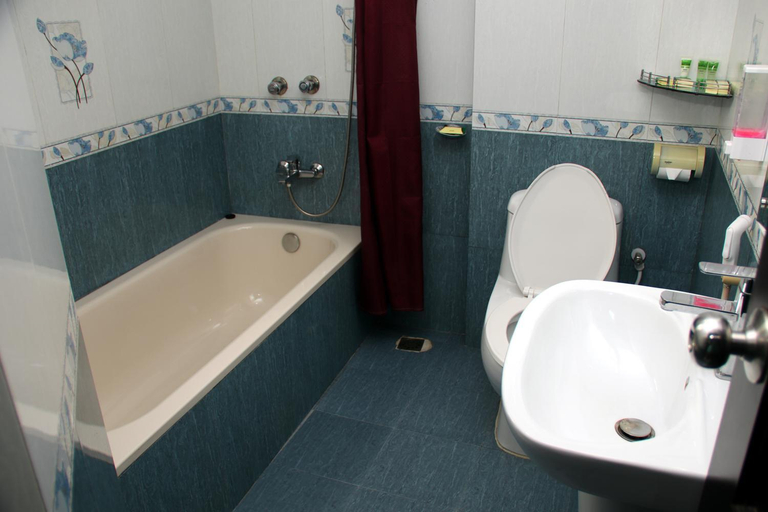 Bathroom 4, Hotel Valley Garden, Sylhet