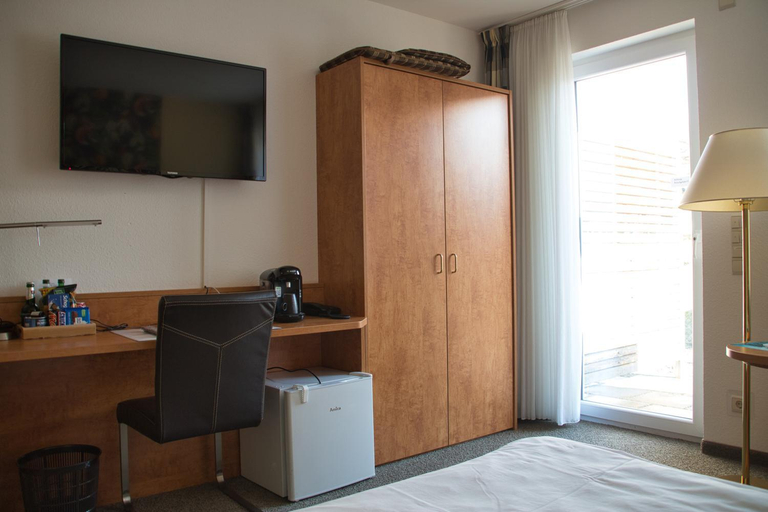 Bedroom 2, Hotel Quellenhof, Salzgitter
