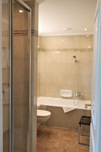 Bathroom 13