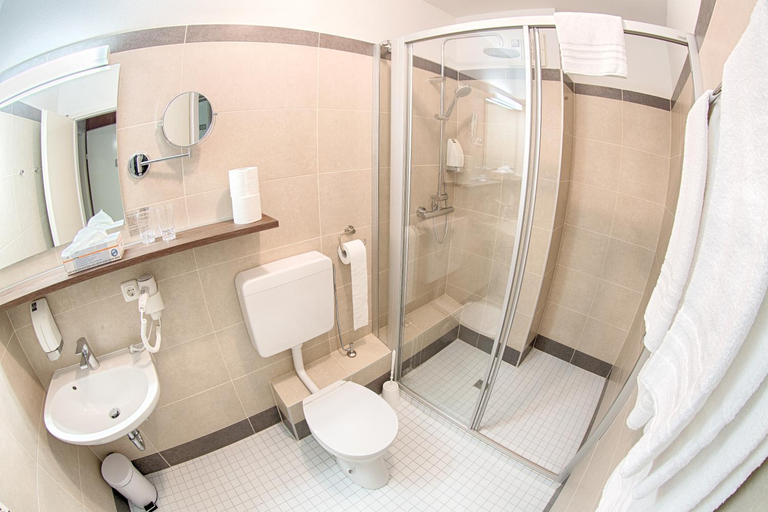 Bathroom, Fruhstuckshotel Waldbauer, Grieskirchen
