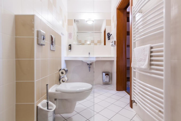 Bathroom 3, Hotel Vinar - resort Hotel Kurdejov & Art Wine Hall, Břeclav