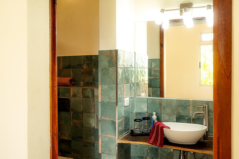 Bathroom 2, Casa Laureles, Nandayure
