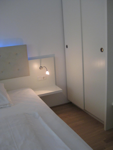 Bedroom 2, Dom Hotel, Linz