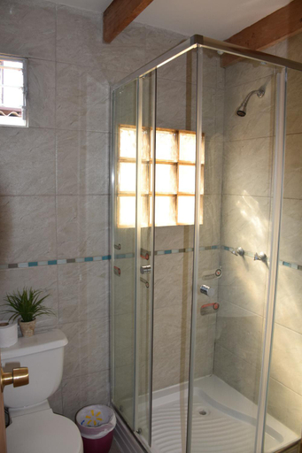 Bathroom 2, Backpacker's Hostel Iquique, Iquique