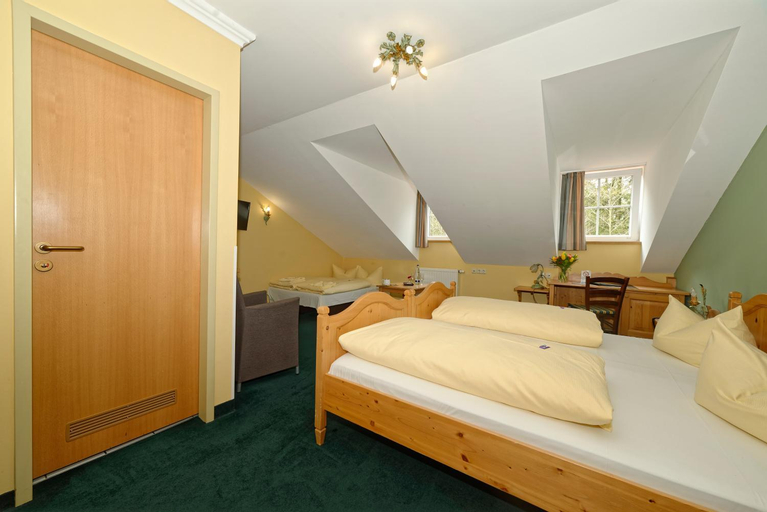 Bedroom 3, Hotel zum Maximilian, Rosenheim
