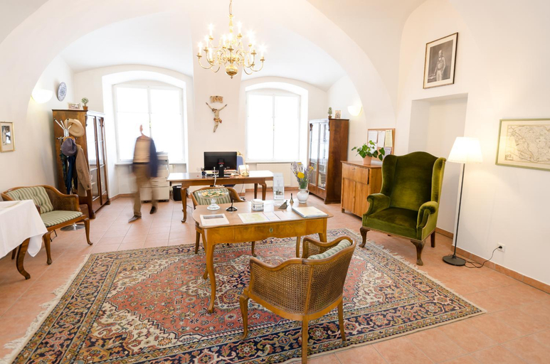 Public Area 2, Schloss Gumpoldskirchen, Mödling