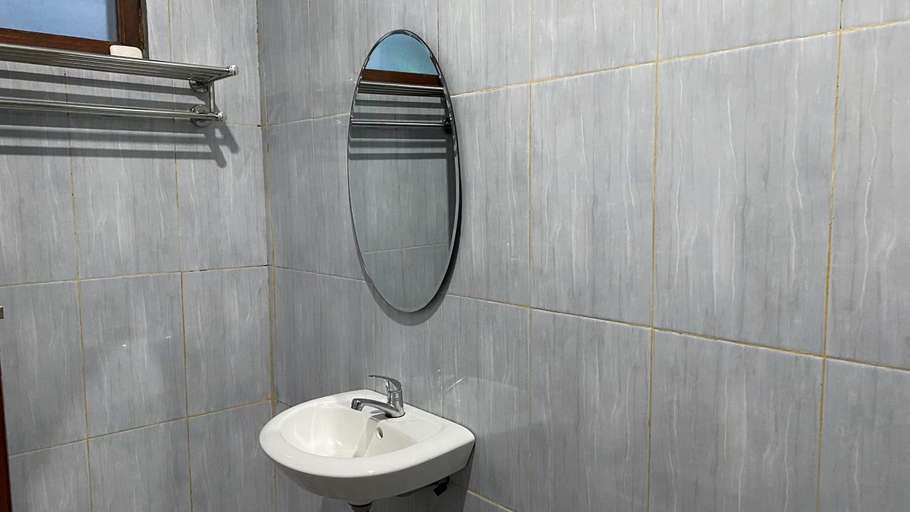 Bathroom 5, Homestay Candi Pawon Murtakim Syariah, Magelang