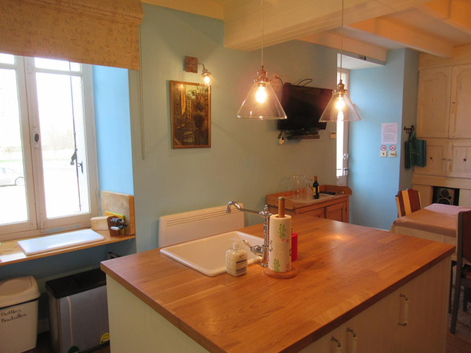 Others 5, La Maison de Riviere, Charente