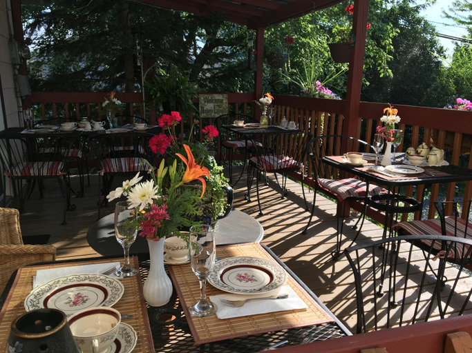 Food & Drinks 4, A Amour et Amitie, Memphrémagog