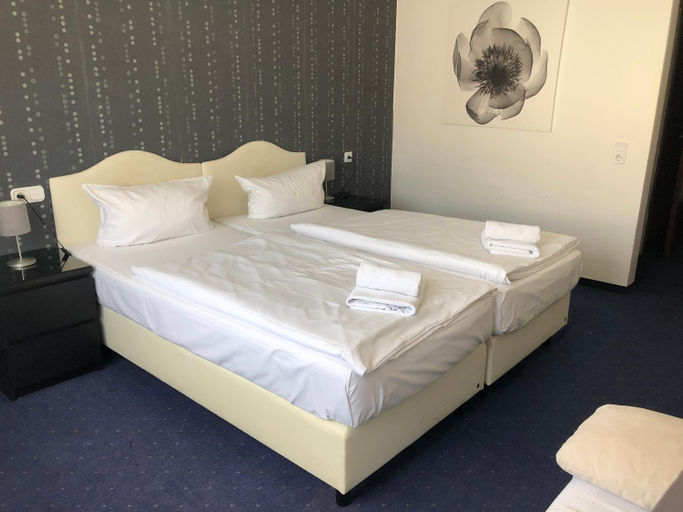 Bedroom 3, Hotel Royal Hanau, Main-Kinzig-Kreis