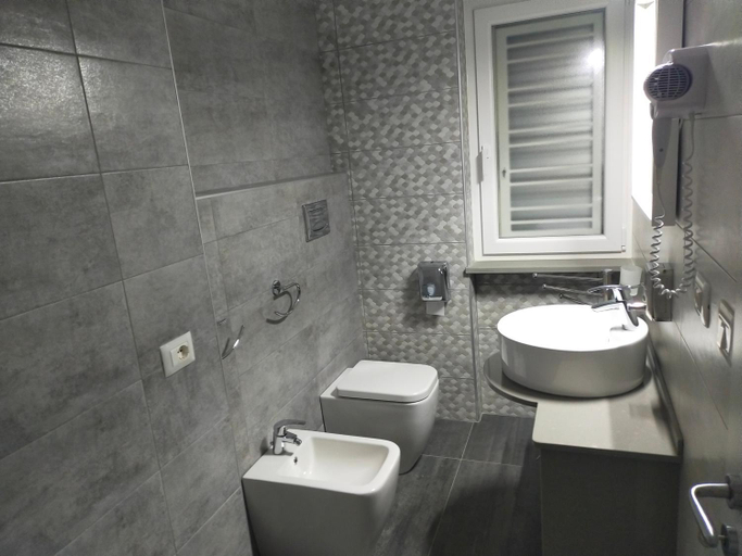 Bathroom 3, Frontemare, Cosenza