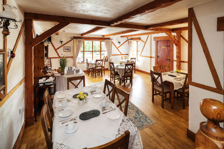 Food & Drinks 4, Tudor Lodge