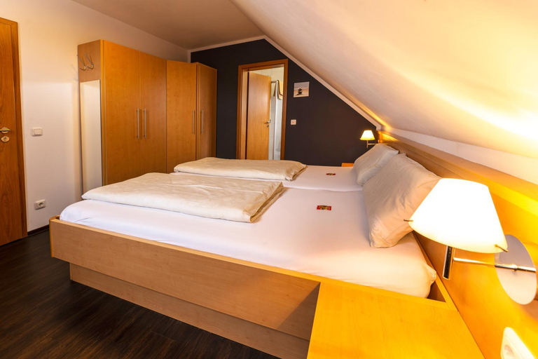 Bedroom 3, Familiengasthof Schaller, Neustadt an der Waldnaab