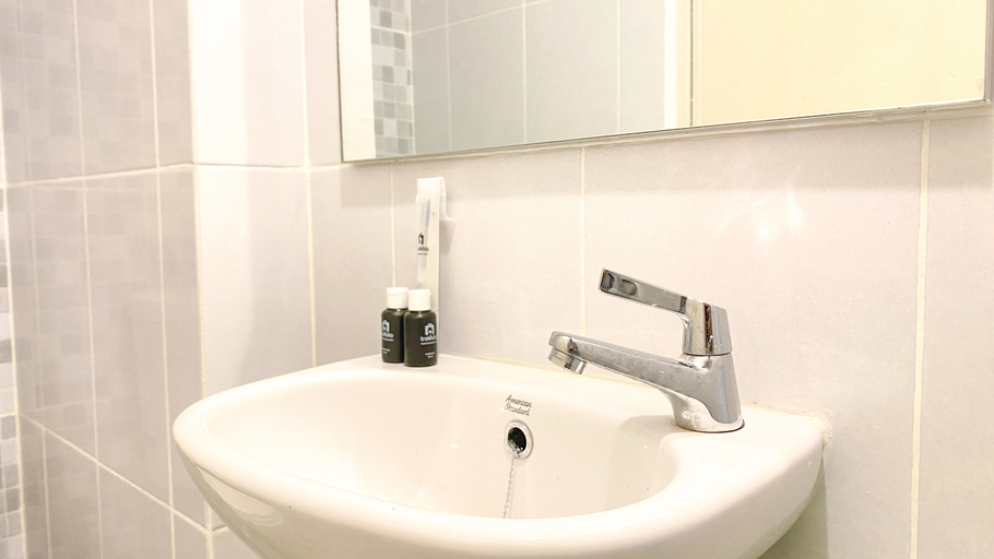 Bathroom 5, Cozy and Best Studio Apartment Tokyo Riverside PIK 2 By Travelio, Tangerang