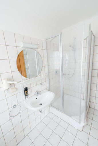 Bathroom 2, Hotel Rhonhof, Fulda