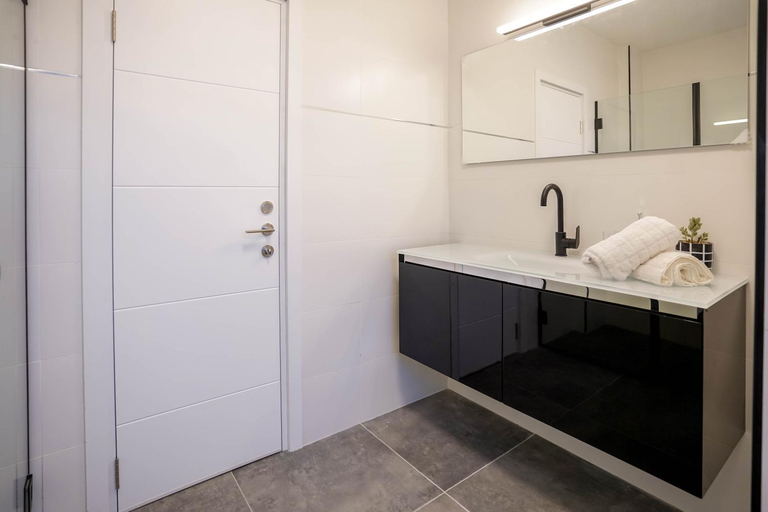 Bathroom 3, וילה רוני בריכה מחוממת Villa Roni Heated pool