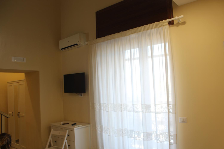 Bedroom 1, Elena House, Napoli