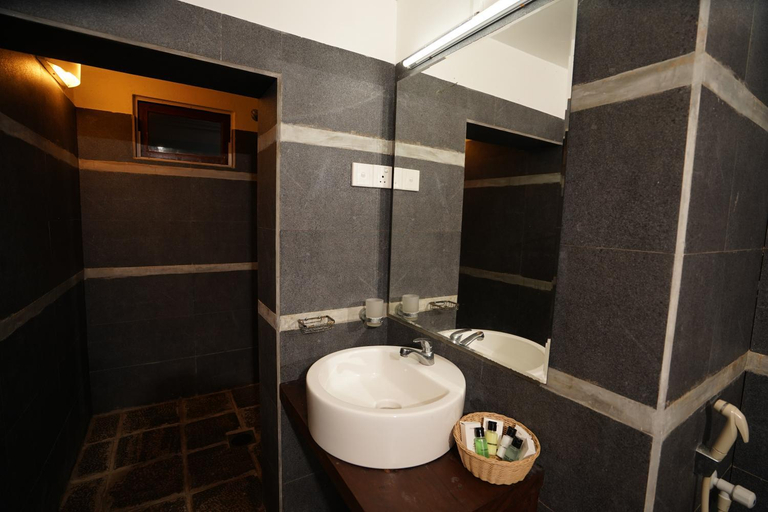 Bathroom 5, Gedara Resort, Kalutara