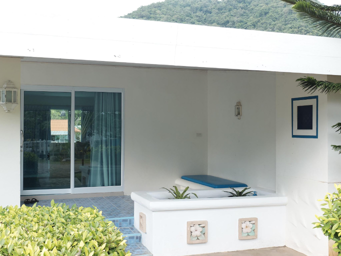 Exterior 5