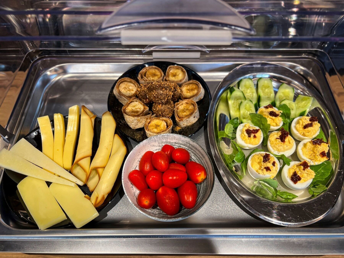 Food & Drinks 5, Wellnest Hotel, Attica