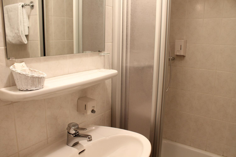 Bathroom, City Hotel Neuwied, Neuwied