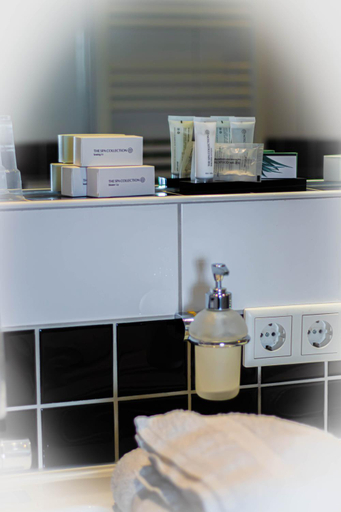 Bathroom 2, Hotel De Boegschroef, Delfzijl