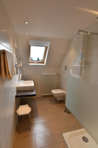 Bathroom 4, Hohenhotel & Restaurant Kalikutt, Ortenaukreis