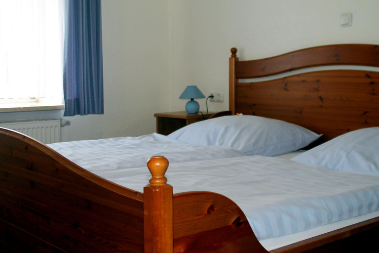 Bedroom 2, Karstens Gasthof, Dithmarschen