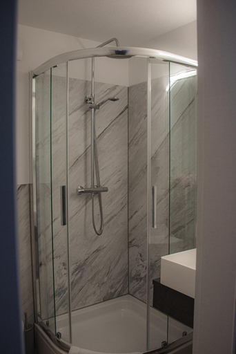 Bathroom 4, Hotel Das Kleine Ritz, Rems-Murr-Kreis