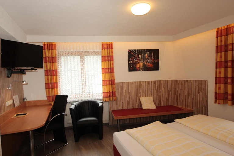 Bedroom 2, Hotel Krone Stuhlingen - Das Tor zum Sudschwarzwald, Waldshut