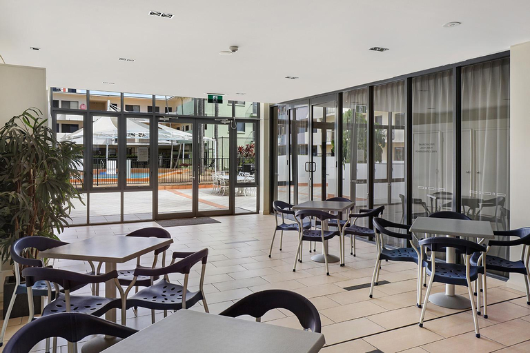 Food & Drinks 5, Aqualine Apartments, Gold Coast