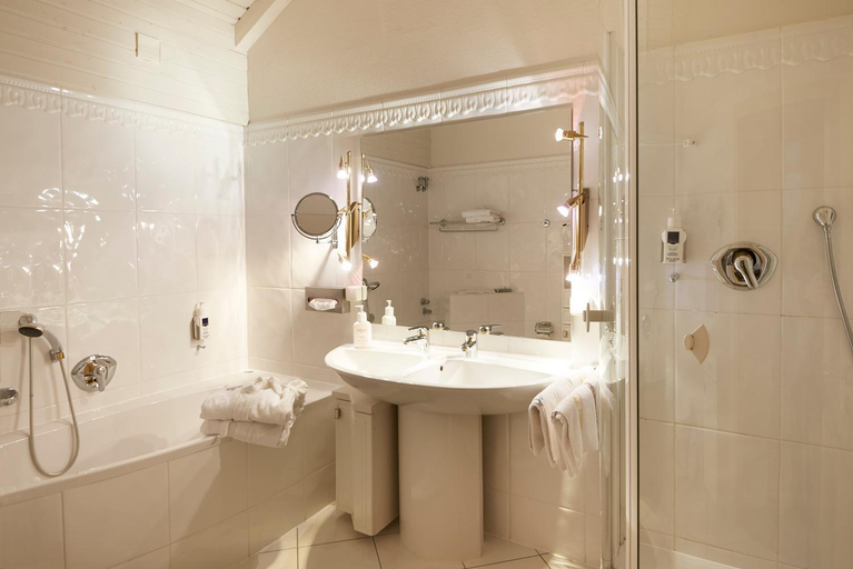 Bathroom 4, Kastanienhof, Hameln-Pyrmont