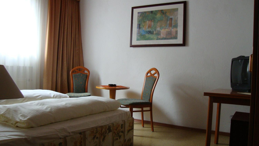 Bedroom 2, Offenthaler Hof, Offenbach