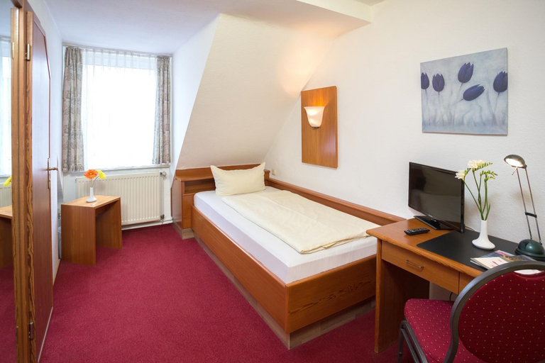 Bedroom 2, Hotel garni Harzer Hof, Osterode am Harz