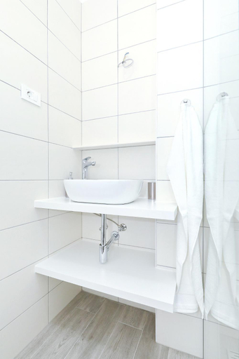 Bathroom 2, Silver stars 1, Zadar