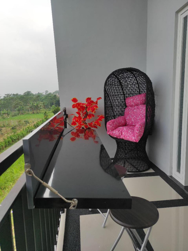 Others 3, Villa Alraza, Malang