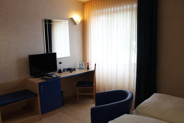 Bedroom 2, Hotel Chassalla, Kassel