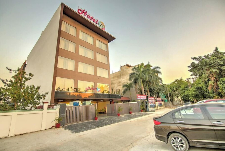 Exterior & Views 2, Hotel 91 Huda City Centre, Gurgaon