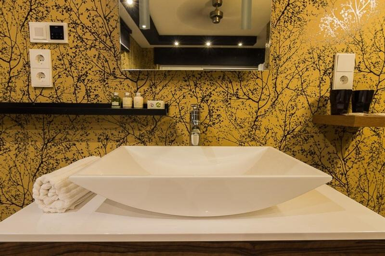 Bathroom 4
