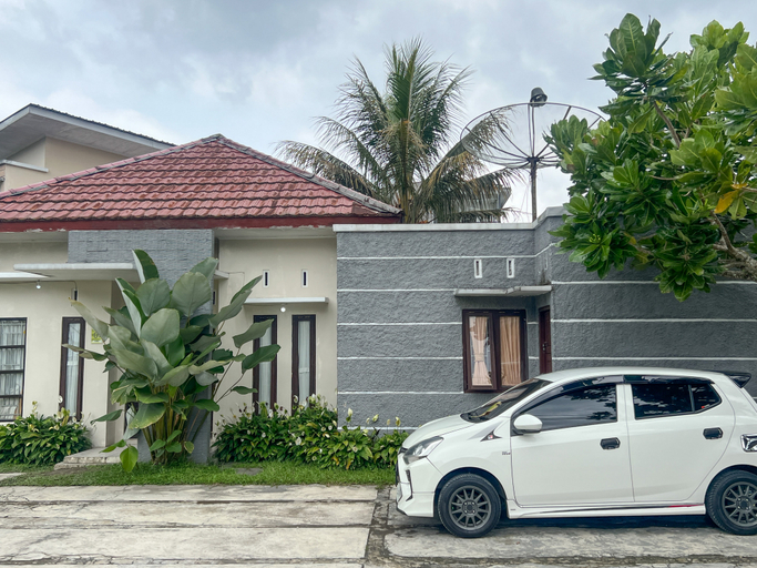 Exterior & Views 2, OWK Homestay Syariah Mitra RedDoorz Wonosobo, Wonosobo