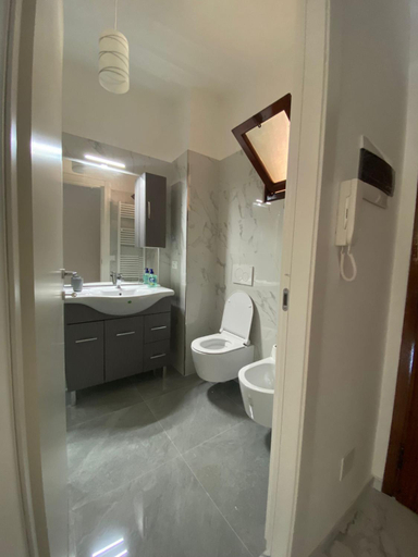 Bathroom 2, Casa grigio perla, Imperia
