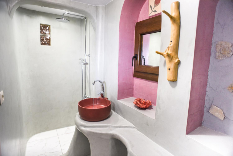 Bathroom 3, Victoria's Country Apartments, Thessaly