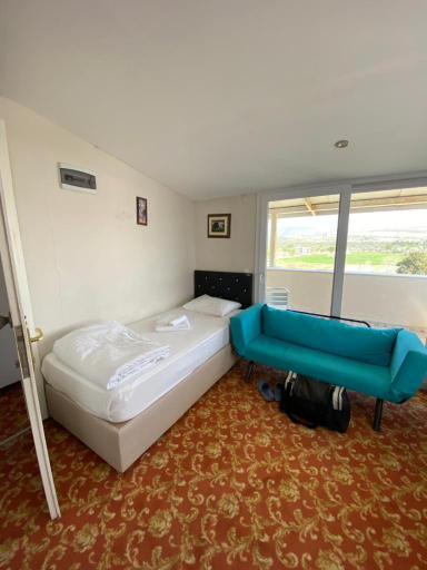 Bedroom 4, Şakran Otel, Aliağa