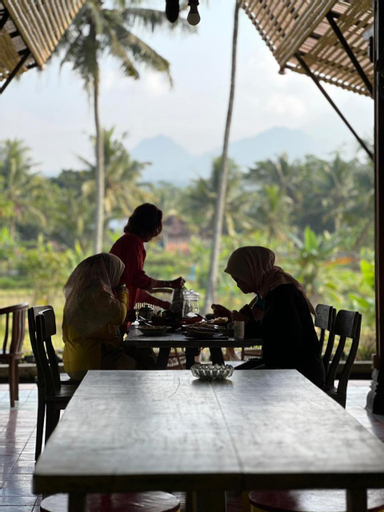 Food & Drinks 4, Nyawang Merapi, Sleman