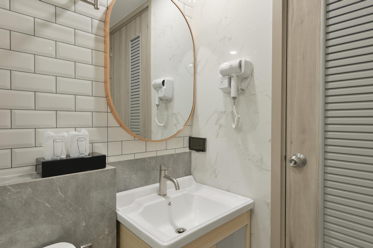 Bathroom 20
