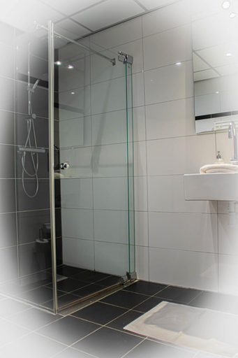 Bathroom 2, Hotel De Boegschroef, Delfzijl