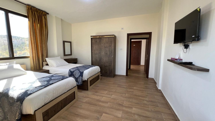 Bedroom 2, Al-jabal castle Hotel - Ajloun, Ajloun