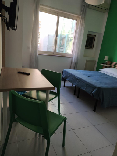Others 5, NICE STAY, Napoli