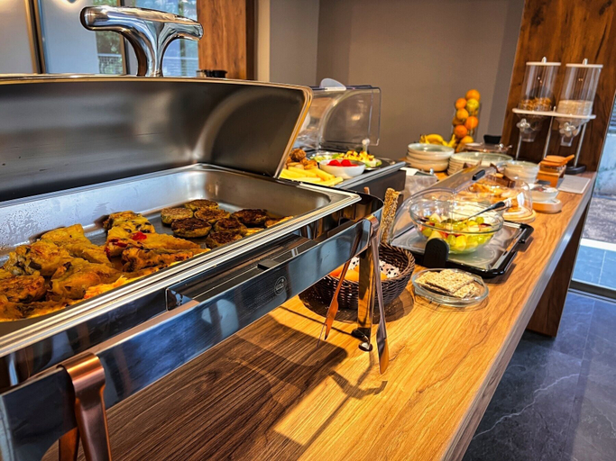 Food & Drinks 5, Wellnest Hotel, Attica